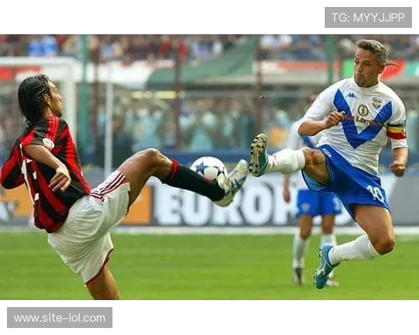 足球明星挥手告别绿茵场精彩瞬间 新老交替开启职业生涯新篇章